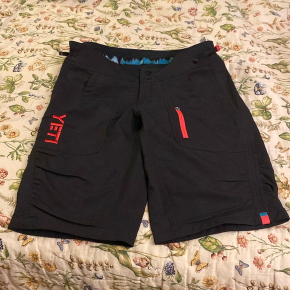 NWOT Yeti Women’s shorts - Picture 1 of 3